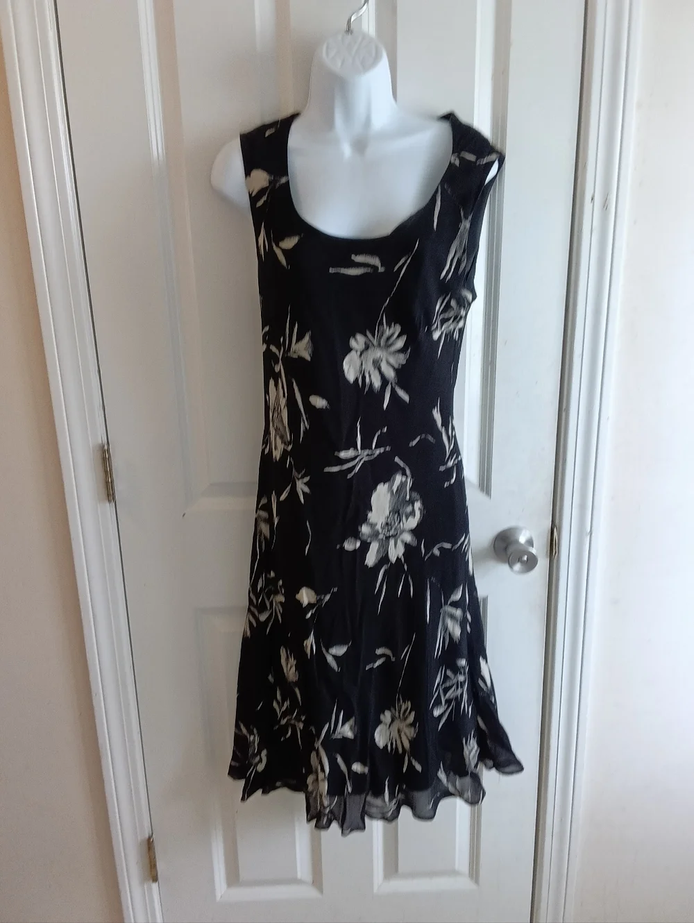 EVAN-PICONE Sleeveless Black Floral Midi Dress Size 16 But This Brand Run 10 - Picture 4 of 7